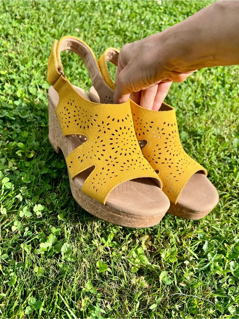 NWOB Gold Marigold Honey Yellow Clark’s Wedge Slingback Sandal 7.5 platform rare